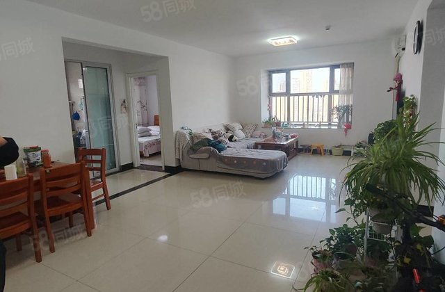 中央帝景新上中间楼层东边户 四室两厅两卫免大税带储停车方便