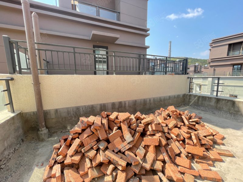 南山别墅上叠带3个露台花园低价急售随时看房