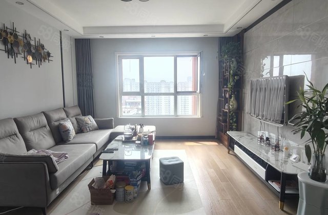 东苑旁电梯次顶层，带车储精装三室双卫，可拎包入住，南北通透