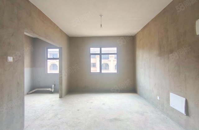 西南海(E区)4室2厅166㎡165万二手房图片