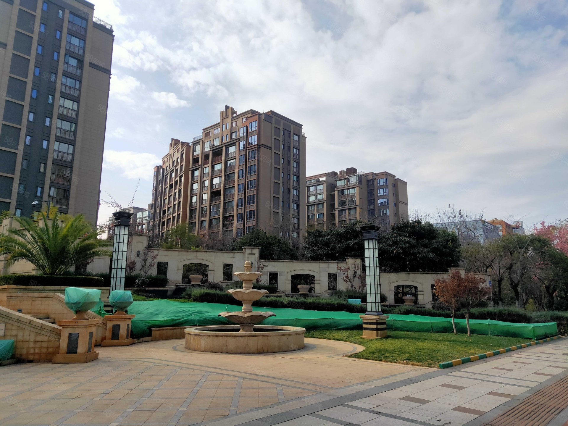 红星檀宫五房三厅四卫246平米物业管理非常好