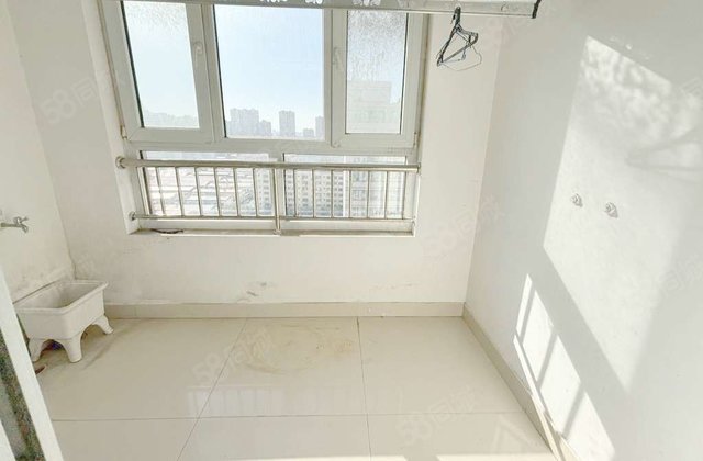 区妇幼对过 边户 车位储 三室两卫 实验 杨明 好楼层急售