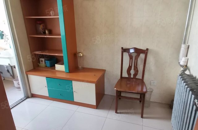 65万 一中第二家属院 交通便利 满二 二楼 停车方便