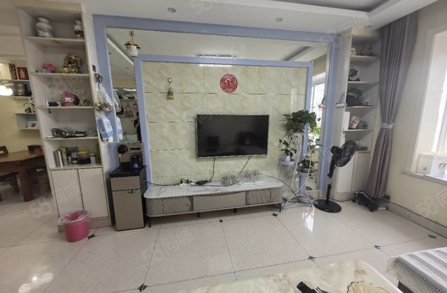 万达北邻  三北  五中 车位储藏室 精装修 三室朝阳双阳台