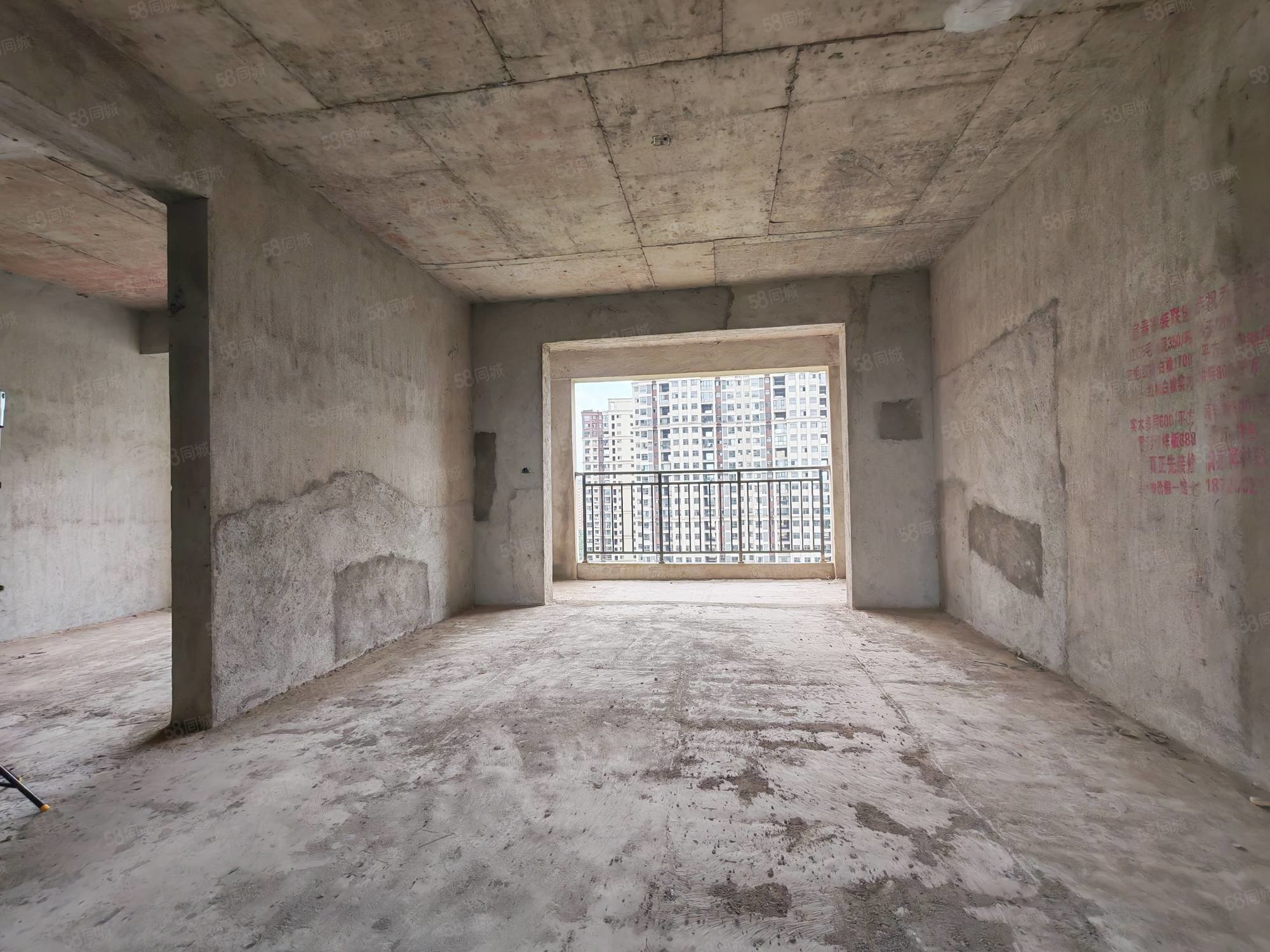 华泰花苑4室2厅2卫161㎡南北82.8万