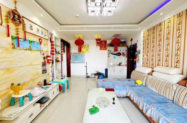 急售三院东邻，带车位储藏室，三室两厅两卫，建设路  ，十一中