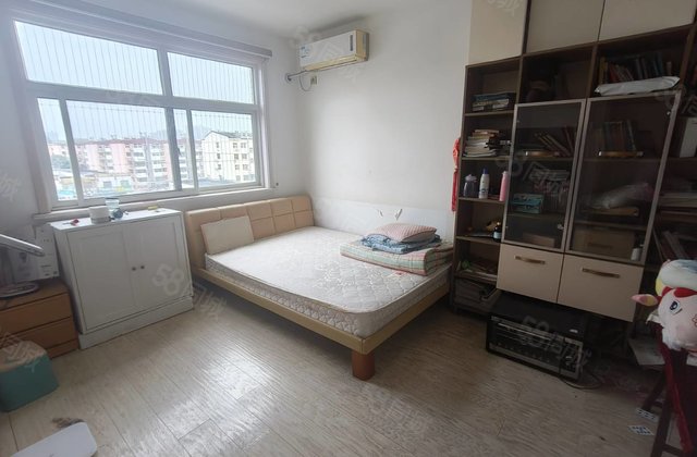 出门就是外国语文轩中学电梯洋房二  房东着  带储藏室市中心