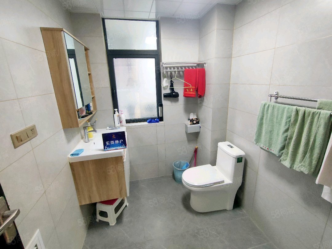 中瑞领航城3室2厅2卫135㎡南北82.8万