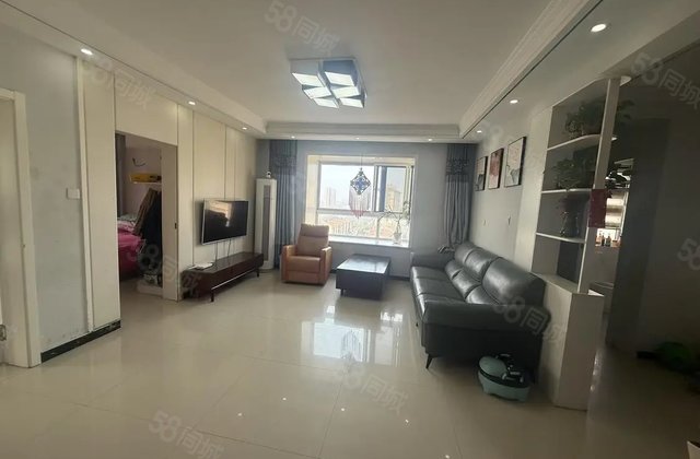 新上！南环翡翠城！精装三室！电梯房边户！随时看房