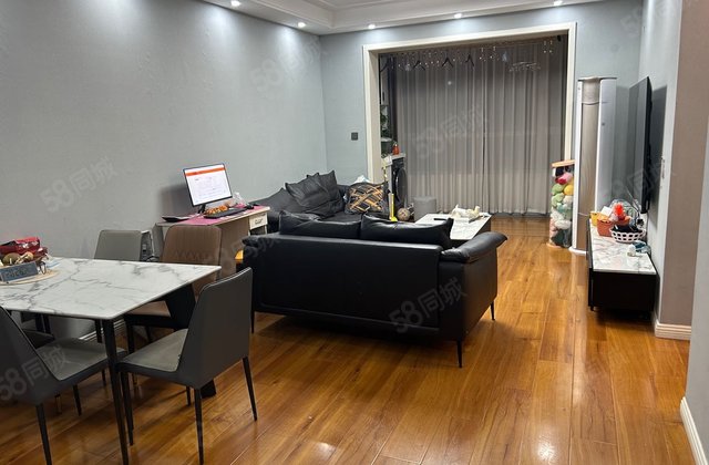 运河城新小区 南北通透装修电梯房商品区带车位储藏室随时看房。