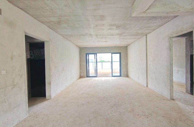 东盟中央城(C区)5室2厅213㎡399万二手房图片