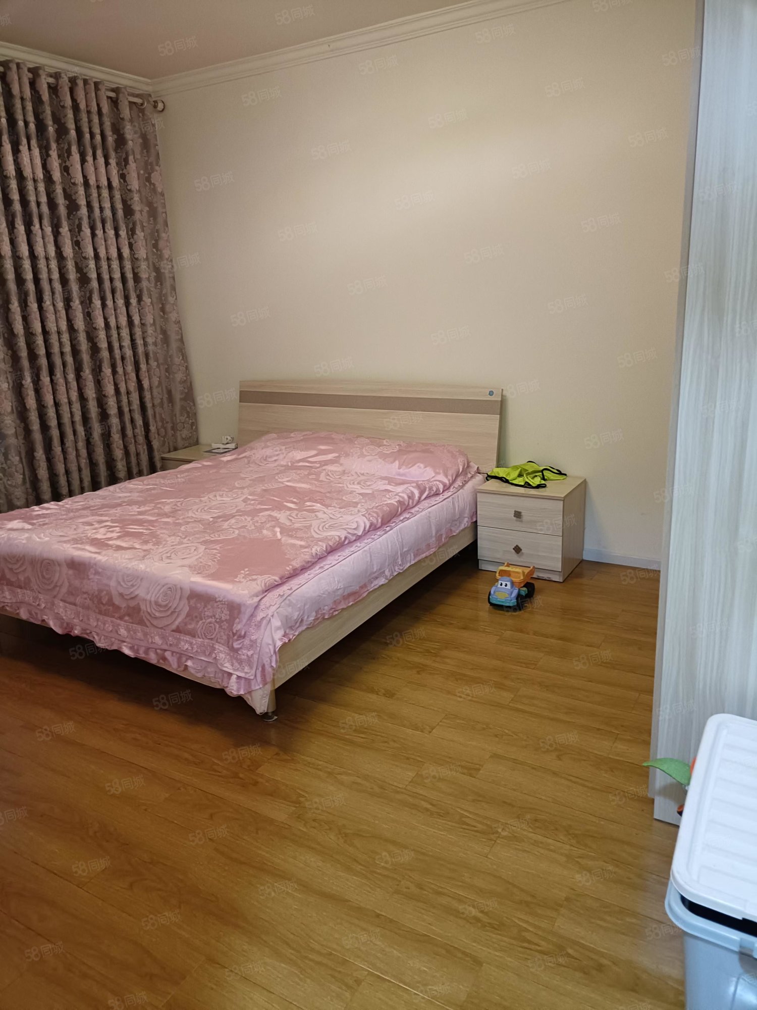 新兴家园3室1厅2卫130㎡东西99万