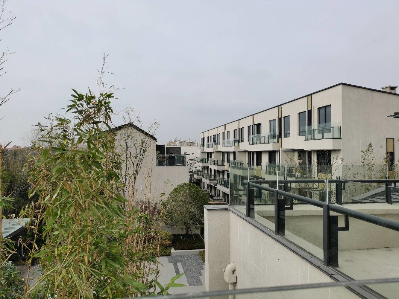 东滩云墅 合院户型 客厅地下室均有挑高 大花园住宅