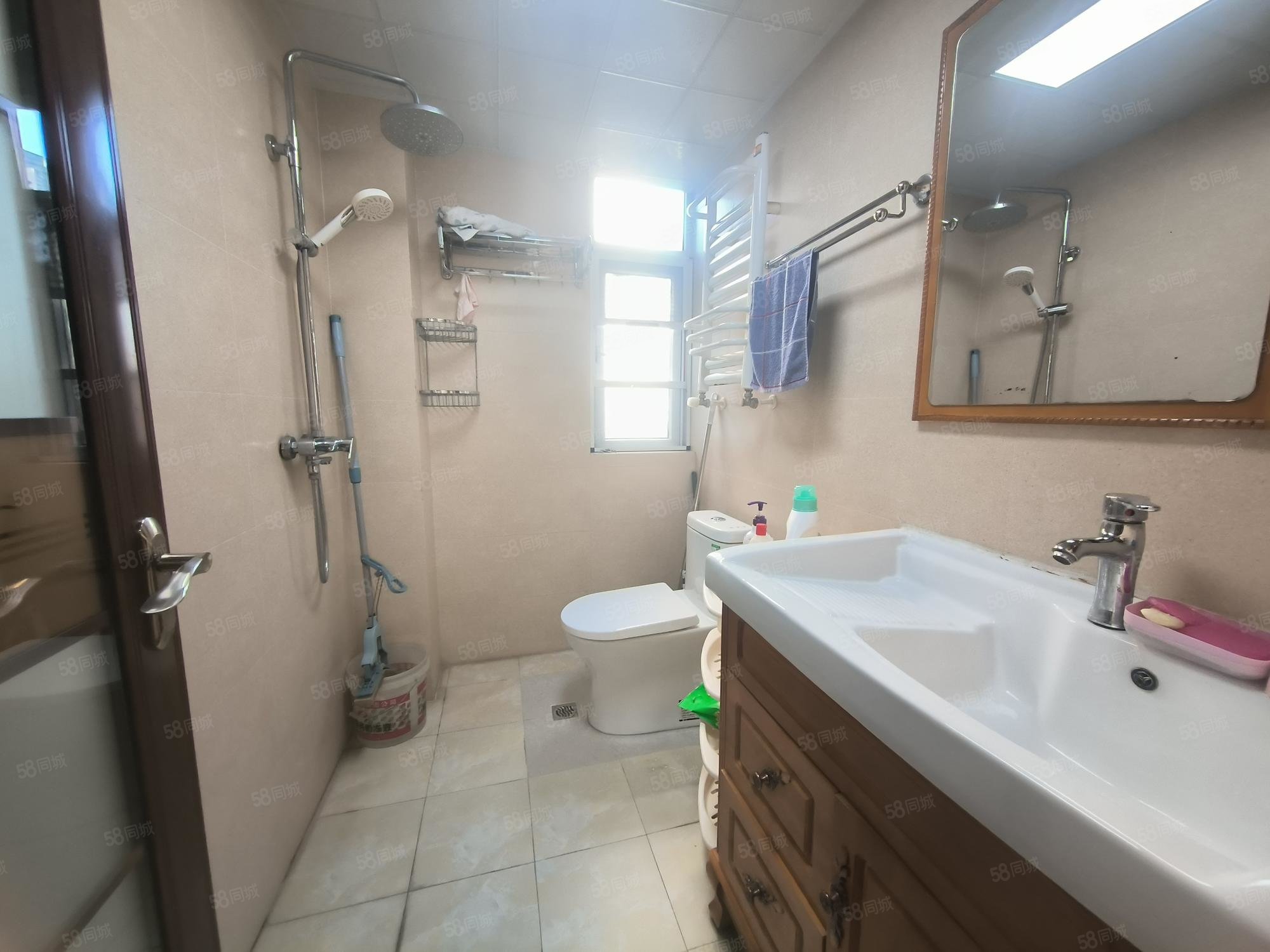 国瑞蓝山郡3室2厅2卫128.5㎡南北71万