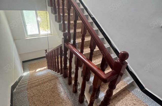 永信街农贸市场4室3厅223.5㎡76万二手房图片