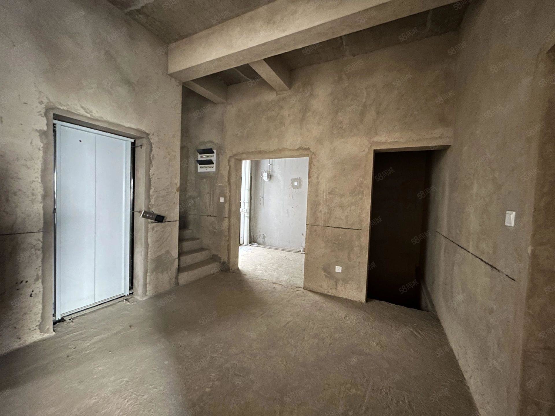 中心别墅煊烽雅苑带电梯 375平送两个车位287万,煊烽雅苑-玉溪58同城