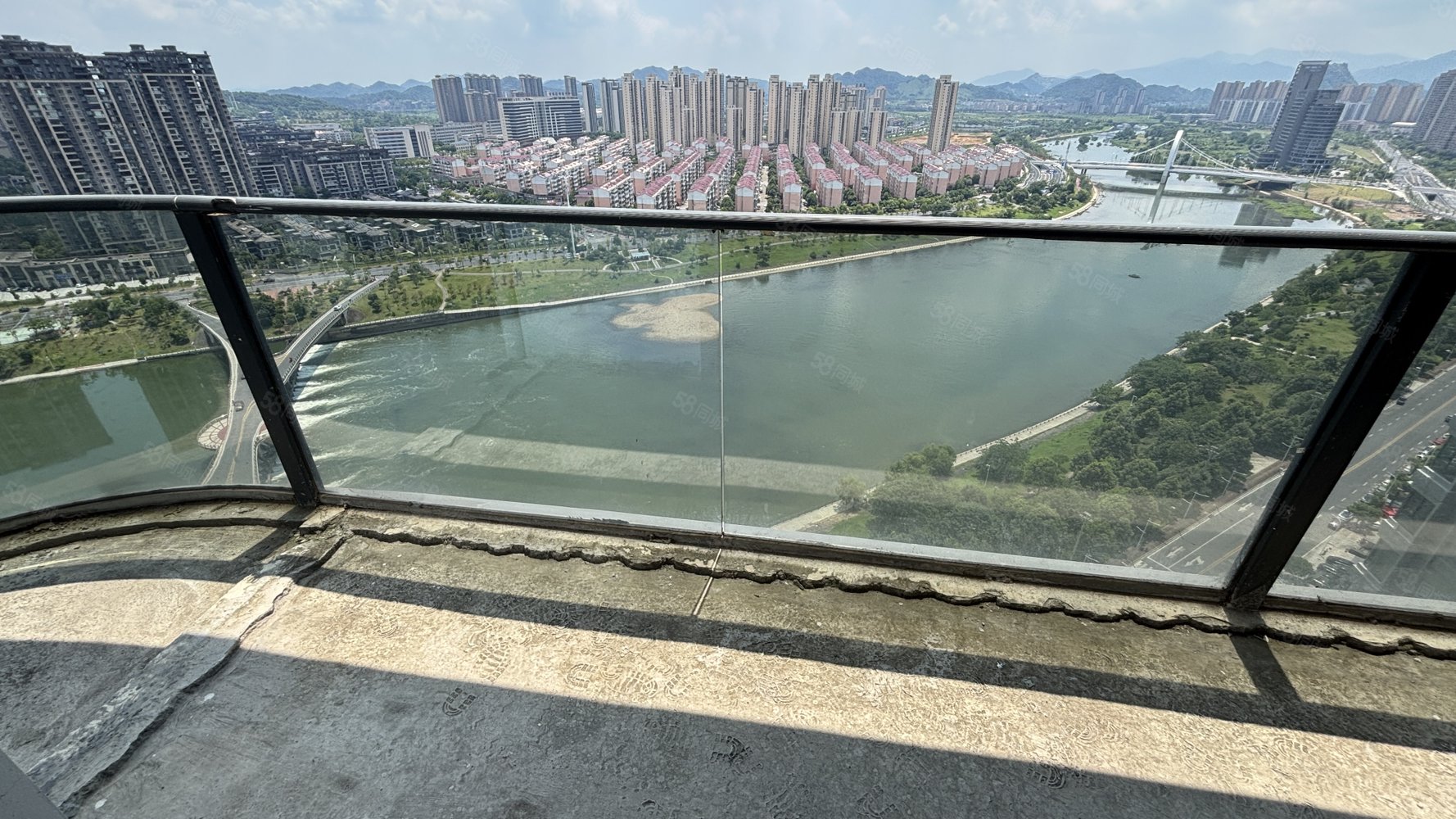 天秀湾5室2厅4卫254㎡南北268万