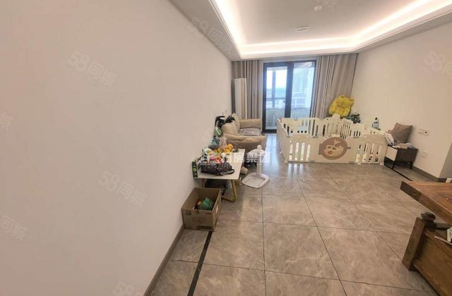 湖语上院三室双卫 楼层好 装修好 正规商品房，带车位免大税