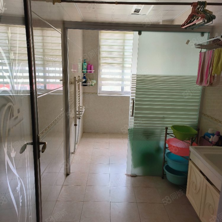 科苑小区4室2厅3卫191㎡南50万