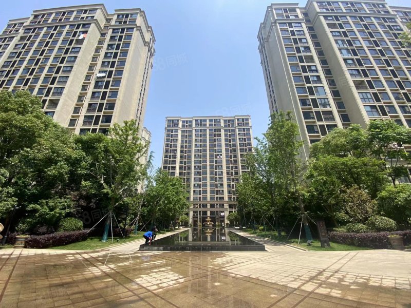 周浦标杆小区 九龙仓 体育场环绕 精装拎四房 带产权车位,九龙仓兰廷