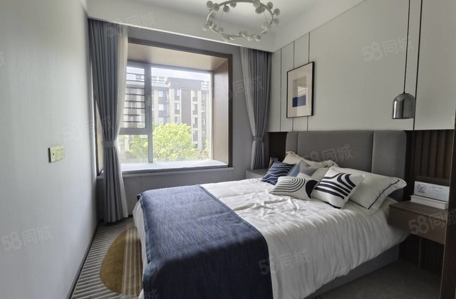 房东急售 走一手 无大税 送车位 储藏室 采光好 诚心出 好