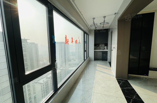 万达 汽车站 次新房 送车储 精装 双阳台 三室 客厅朝阳