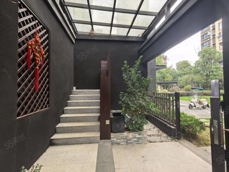 港中旅公元6室2厅3卫143㎡南北189万