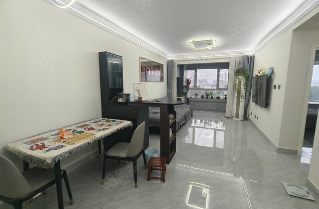 万达北边 去年刚交工  精装修 带车位和储藏室 水城 五中