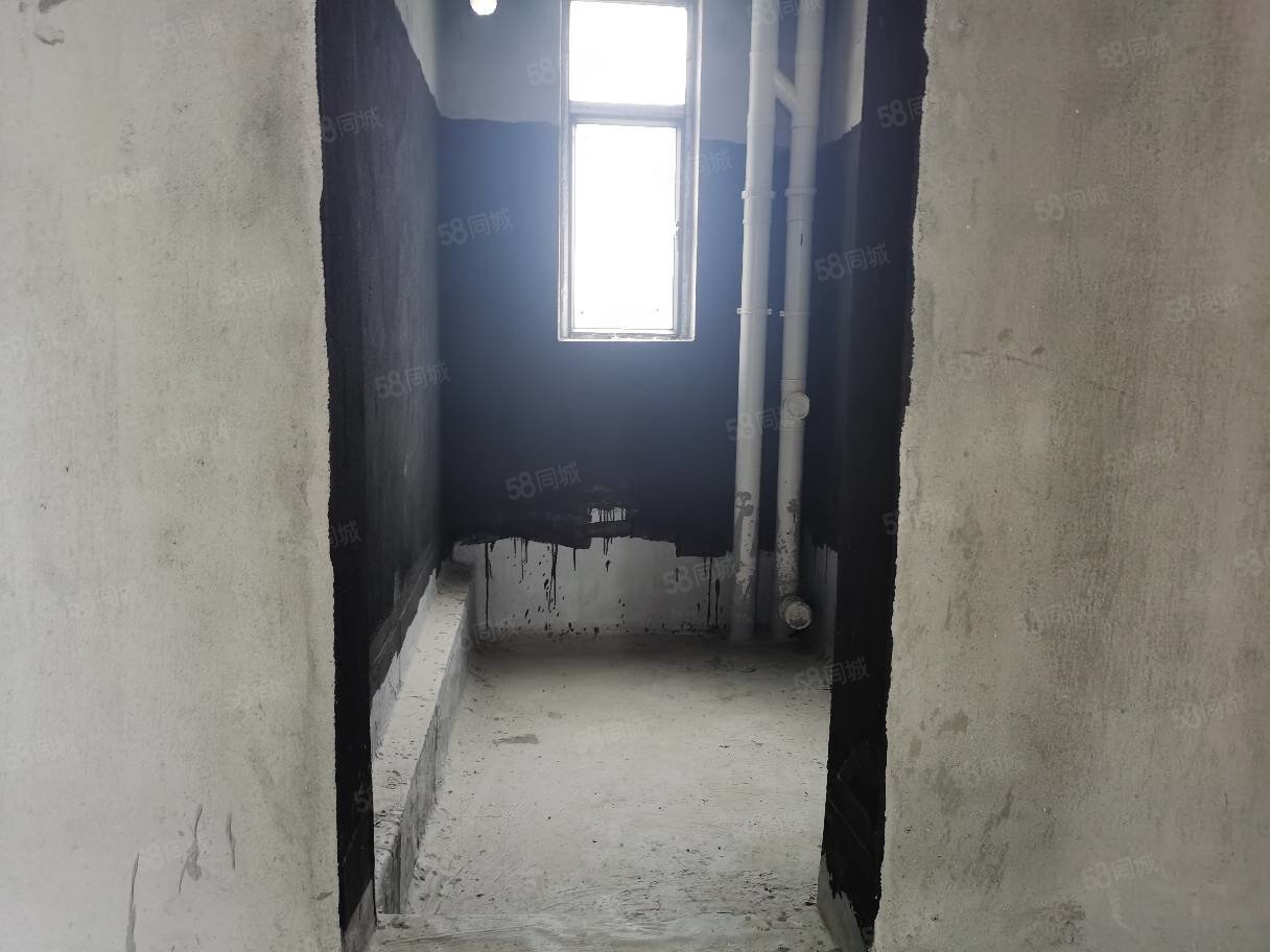 江旅翰林苑4室2厅2卫128.3㎡南北93万