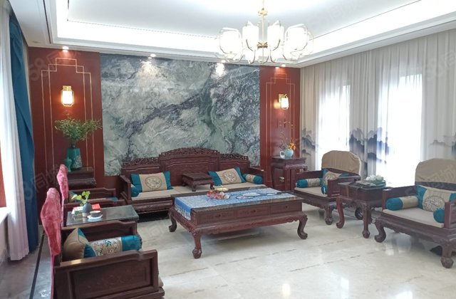 光岳府独栋别墅三面环院带电梯，豪华装修，位置优越，全屋大理石