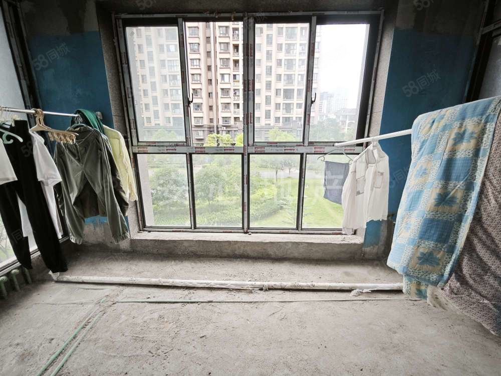 东湖花苑3室2厅2卫117㎡南北89.8万