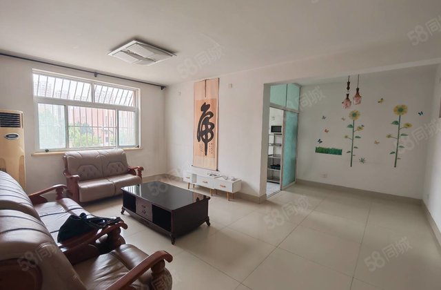 急售鑫鹏花园102平85万，中间好楼层，三室小区停车方便。