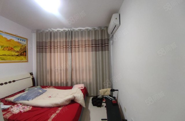 诚售，东边户，文轩次新房，温馨三室两厅两卫，送储，看房有钥匙