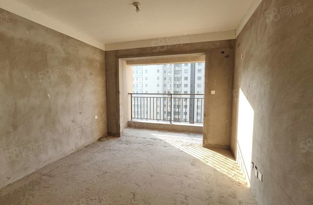MOCO18853室2厅130.21㎡102万二手房图片