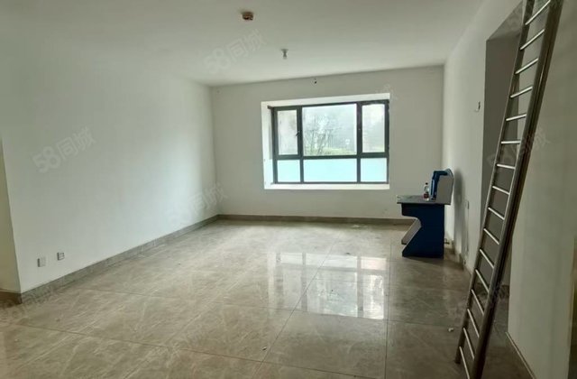 裕昌莲湖新城电梯低楼层 新房未住 车位