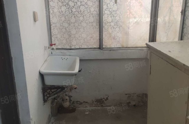 急售人民公园金鼎建行家属院一楼两室两厅带储藏室