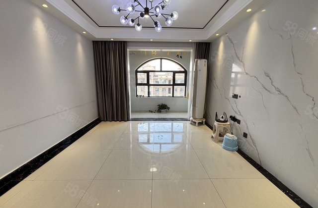 带露台花园   实验 时代豪园 孟达国际B2区 精装修 三室