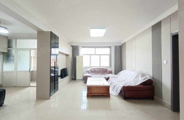 万达南三院附近  精装未住 海润公园南带车位