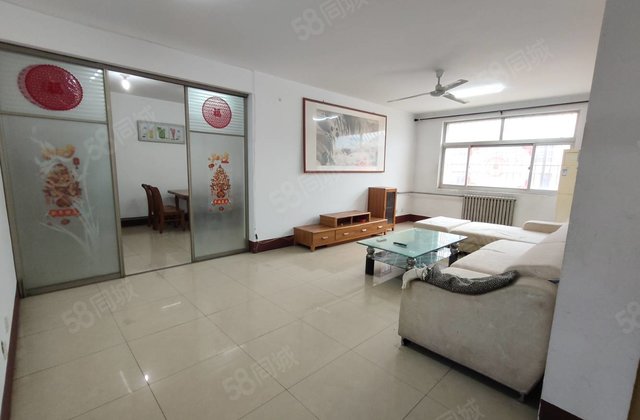 湖边，水韵花都，鼎舜花园中间楼层，大三室送储车位，