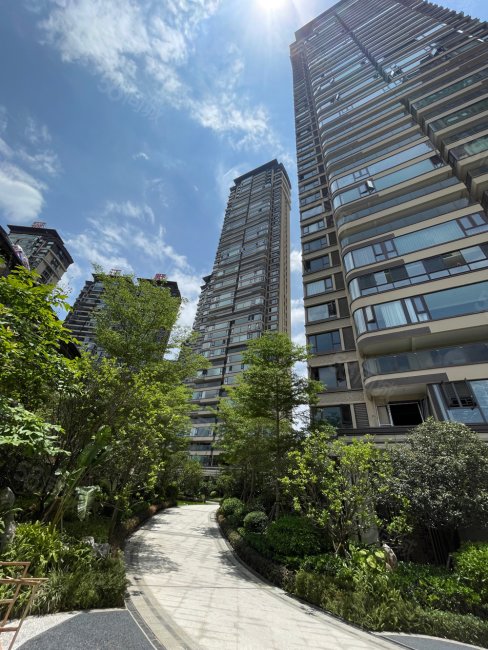 青秀区急售江景大平层高层总价320万送两车位随时看