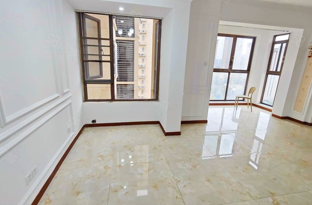 龙光君悦华庭二期4室2厅95.22㎡110万二手房图片