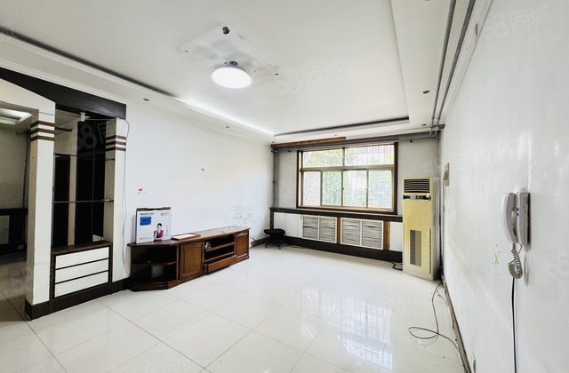 老文轩 多层一楼大三室双阳台 带车库 户型方正随时看房