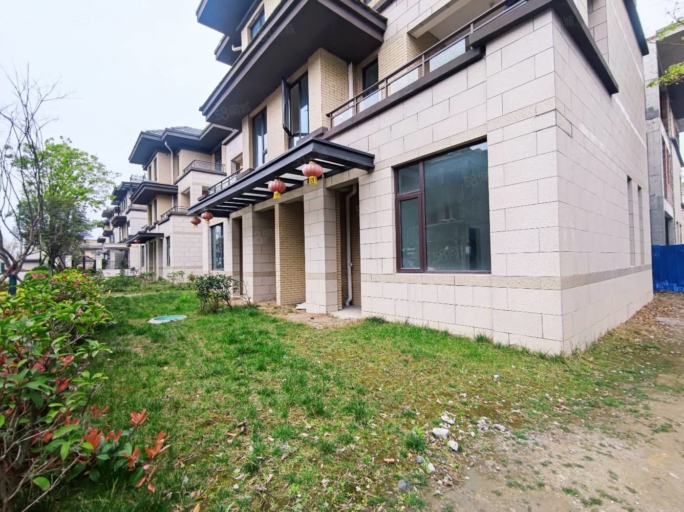 远大美域(三期)4室3厅3卫260㎡南305万