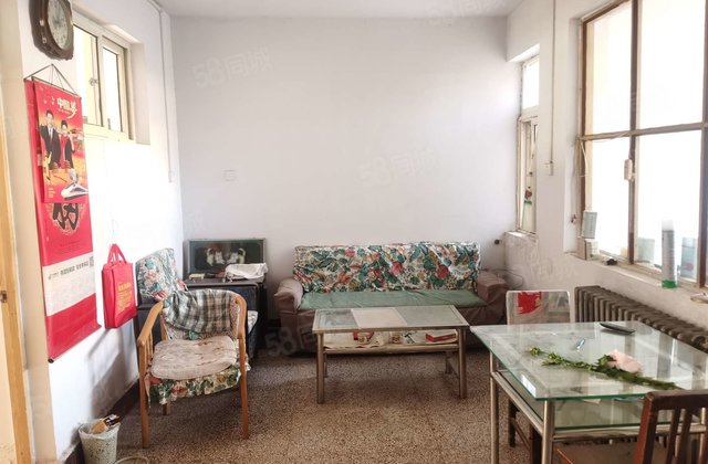 老文轩，龙山北区一楼带院，两室独立大院，随时看房