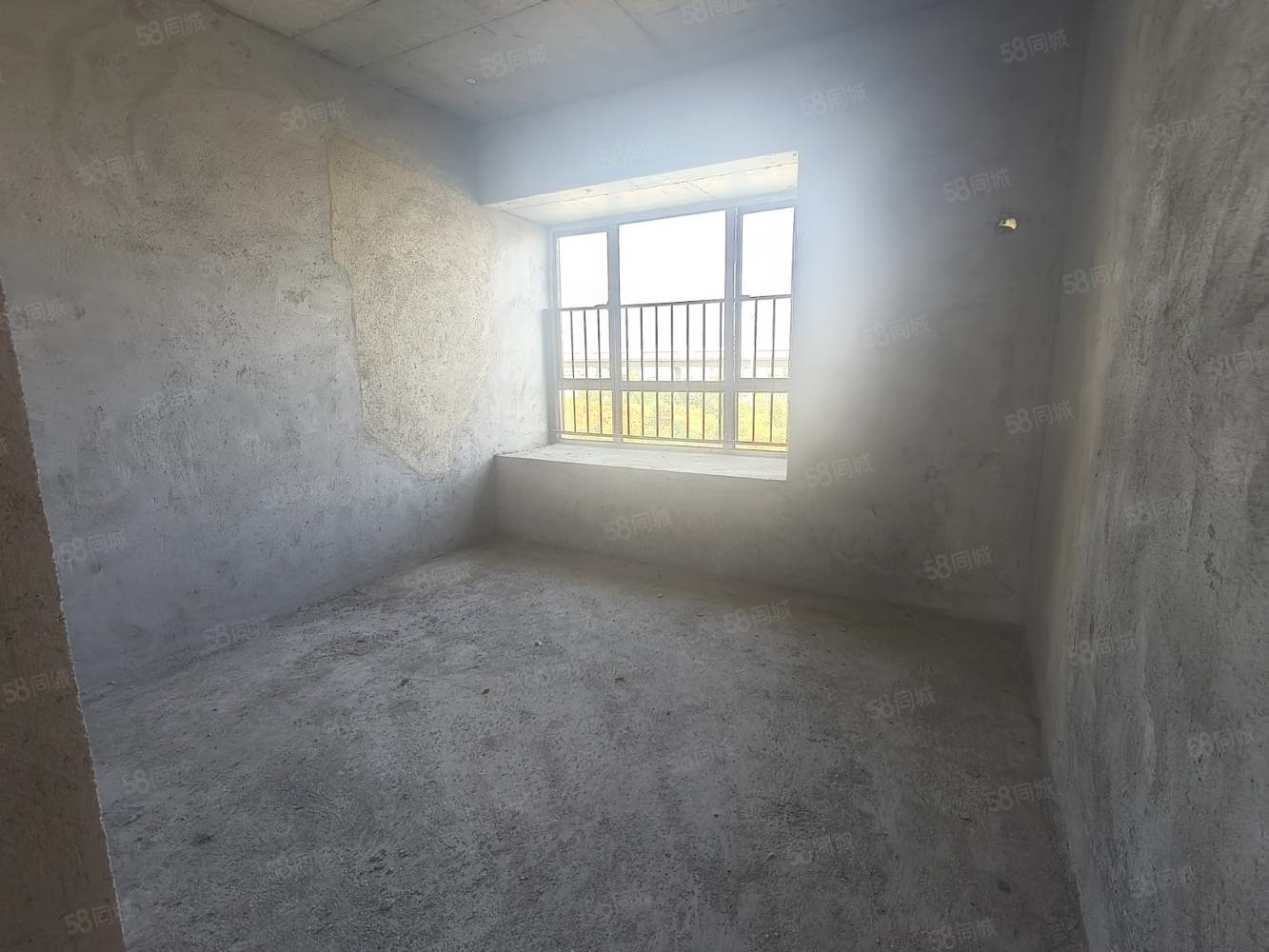 香园丽舍3室2厅1卫120㎡南北65万