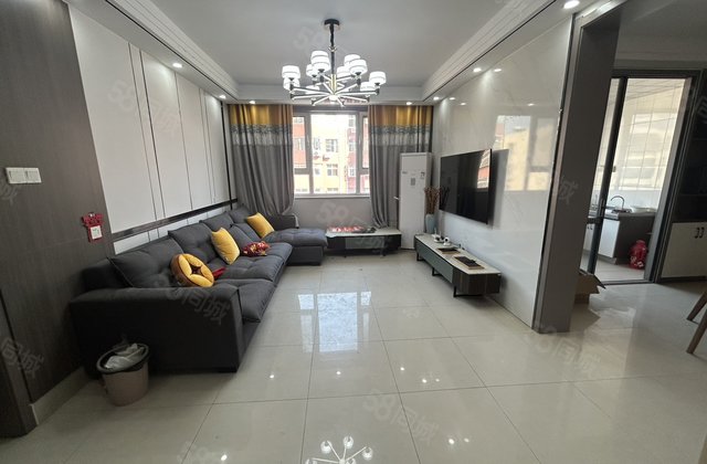 龙山南区 中间楼层采光好 近医院 精装好房 电梯房 小三居