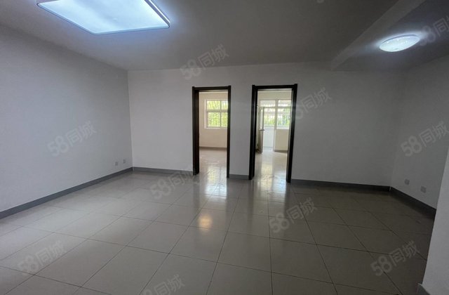 购物方便 医疗配套成熟 南北通透 车位充足 商品房