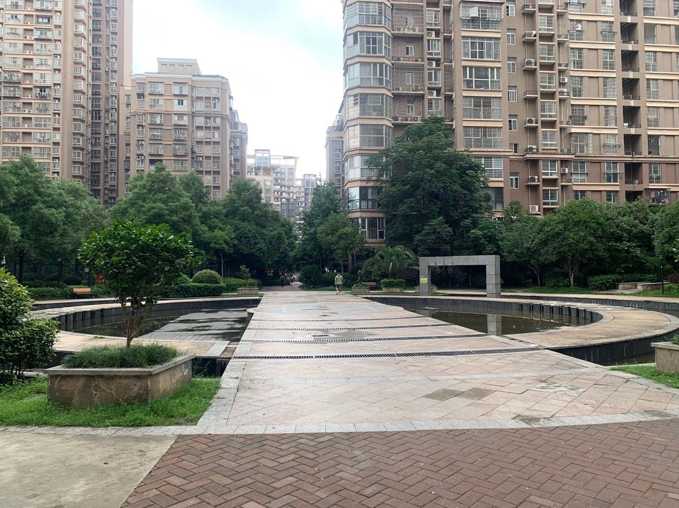 长房东郡3室2厅2卫126.95㎡南180万