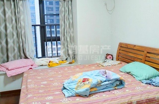 绿地外滩公馆3室2厅94㎡240万二手房图片