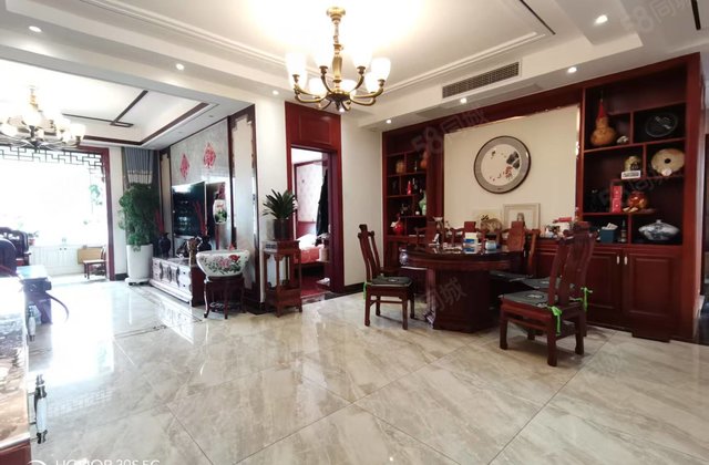 湖边大平层精装4居实力的象征 满二带车位储藏室